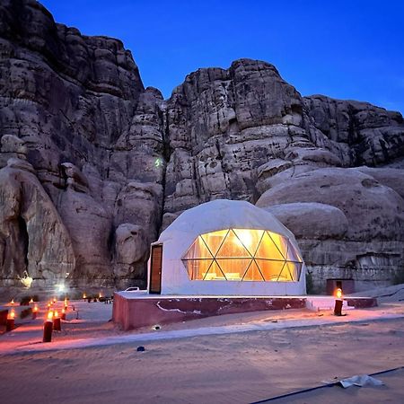 Scarlet Luxury Camp Wadi Rum Bagian luar foto