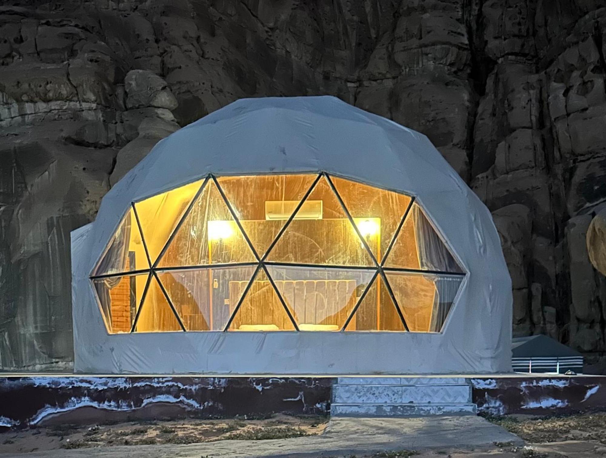 Scarlet Luxury Camp Wadi Rum Bagian luar foto