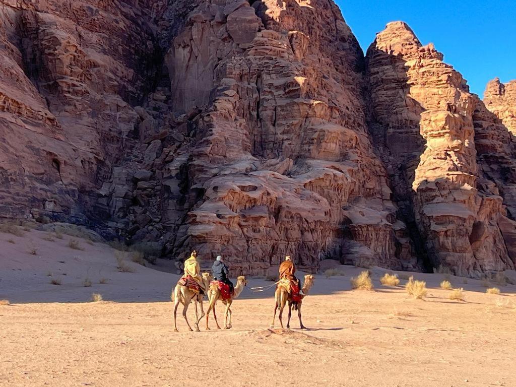 Scarlet Luxury Camp Wadi Rum Bagian luar foto
