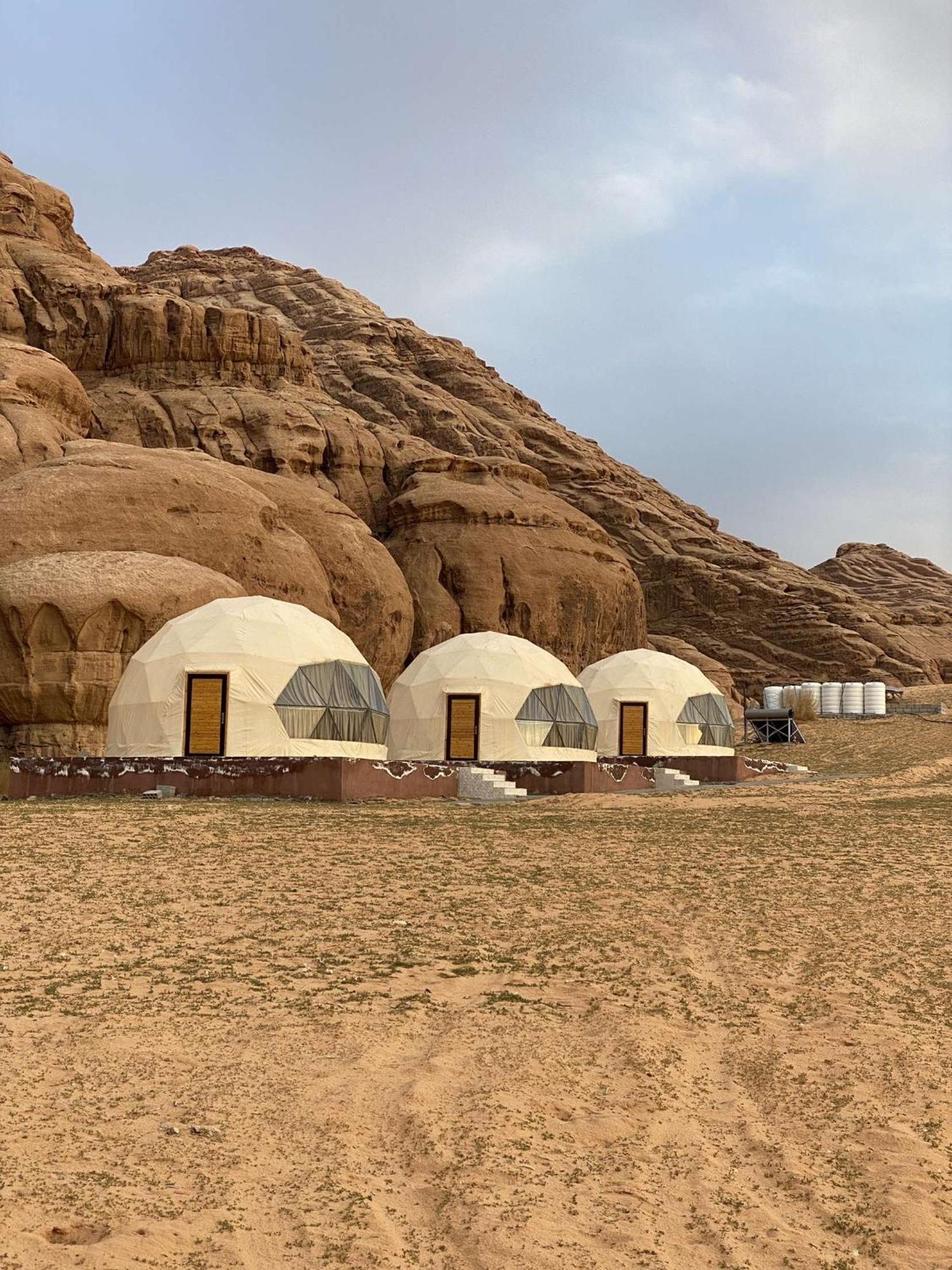Scarlet Luxury Camp Wadi Rum Bagian luar foto