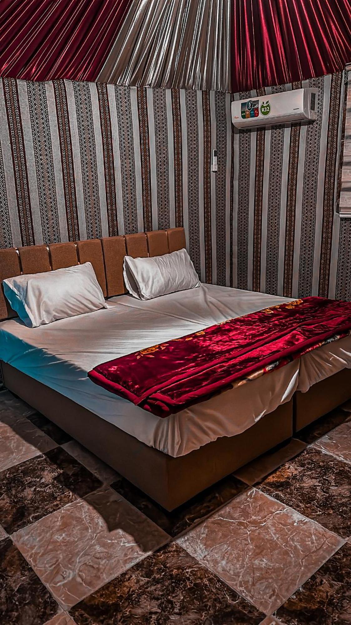 Scarlet Luxury Camp Wadi Rum Bagian luar foto