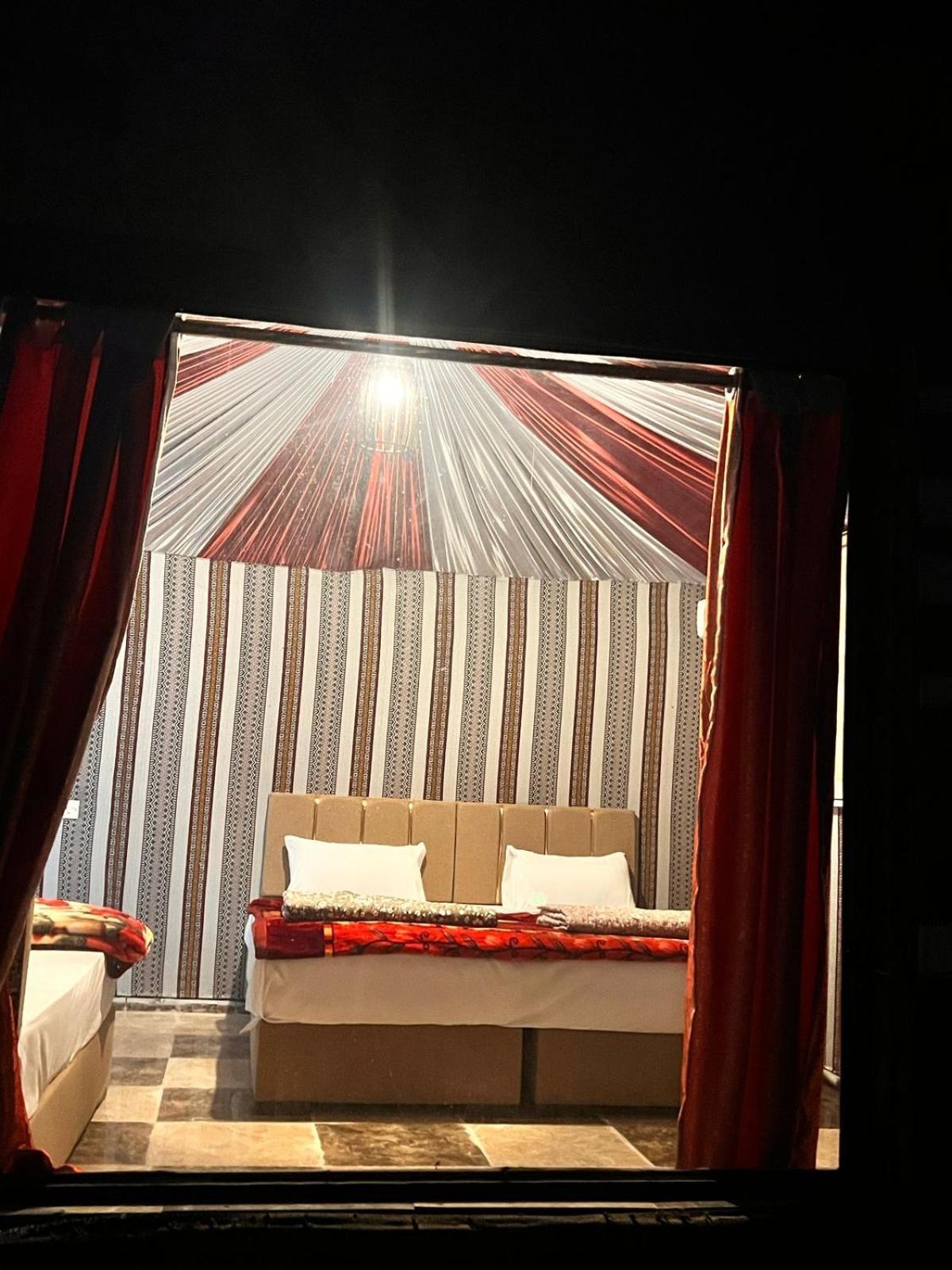 Scarlet Luxury Camp Wadi Rum Bagian luar foto