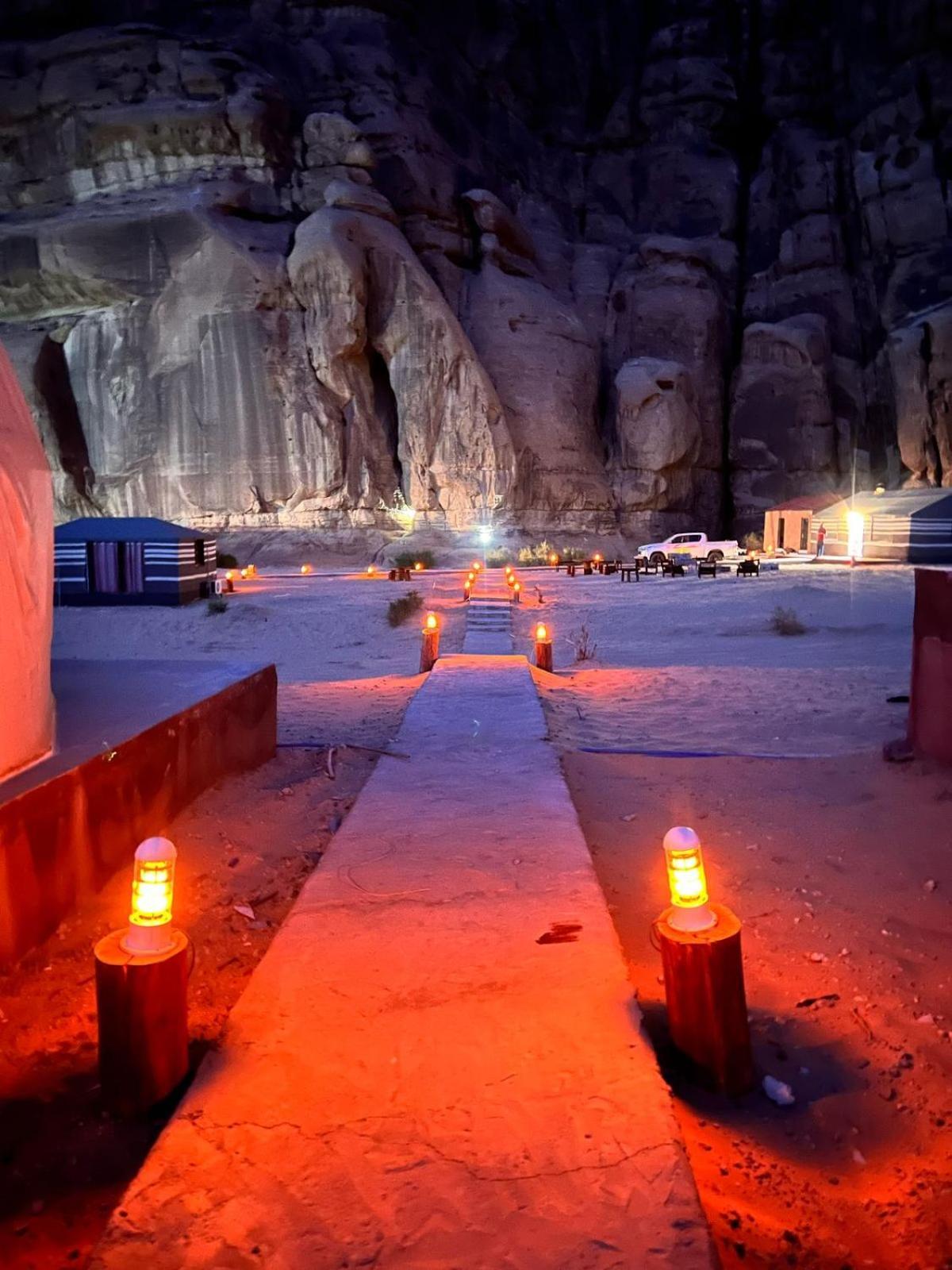 Scarlet Luxury Camp Wadi Rum Bagian luar foto