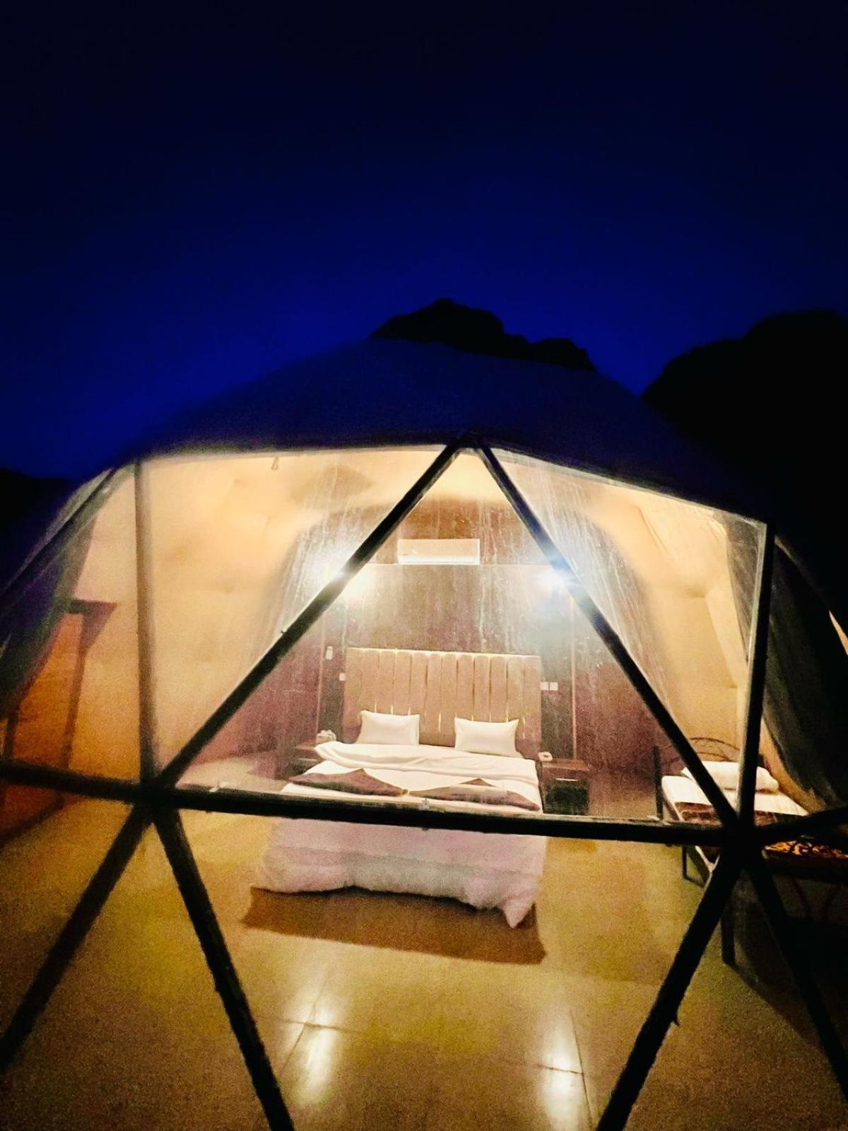 Scarlet Luxury Camp Wadi Rum Bagian luar foto