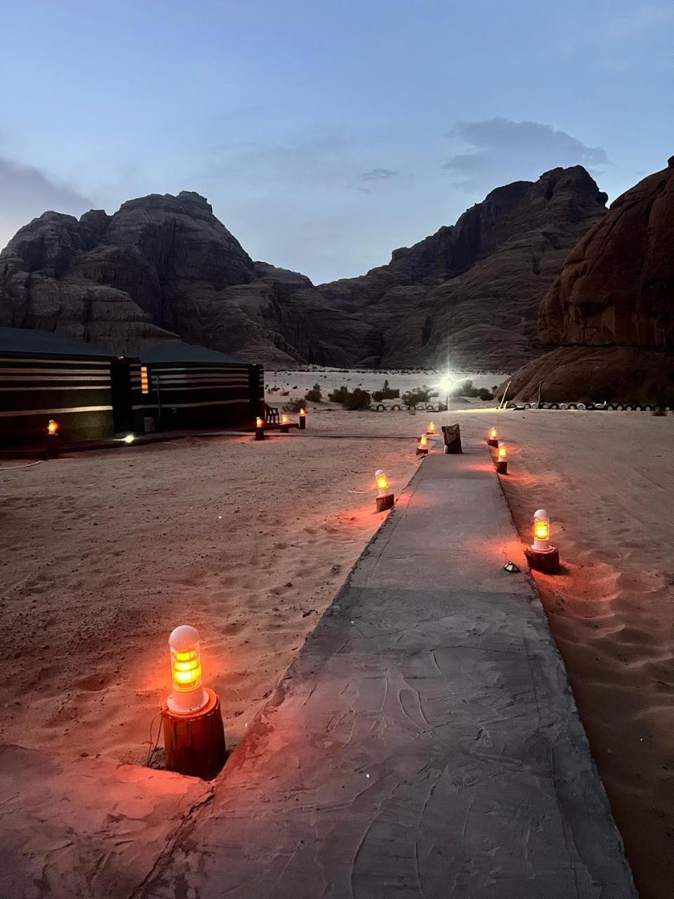 Scarlet Luxury Camp Wadi Rum Bagian luar foto