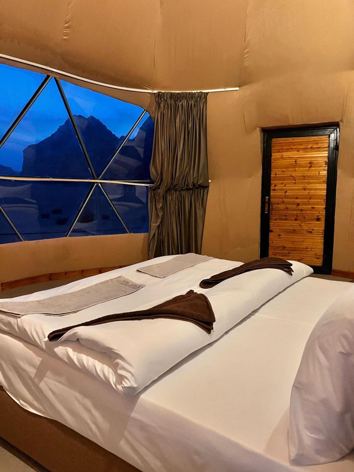 Scarlet Luxury Camp Wadi Rum Bagian luar foto