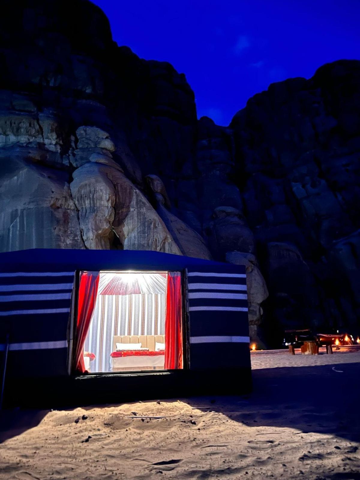 Scarlet Luxury Camp Wadi Rum Bagian luar foto