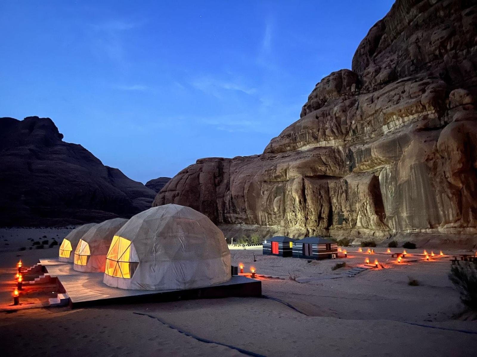 Scarlet Luxury Camp Wadi Rum Bagian luar foto