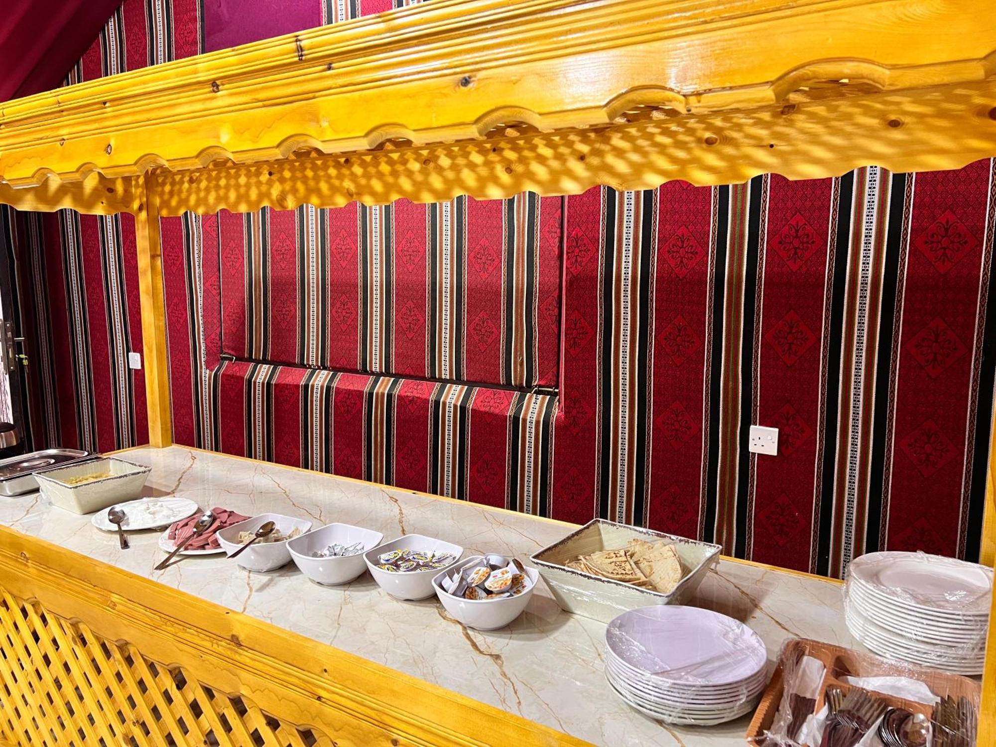 Scarlet Luxury Camp Wadi Rum Bagian luar foto